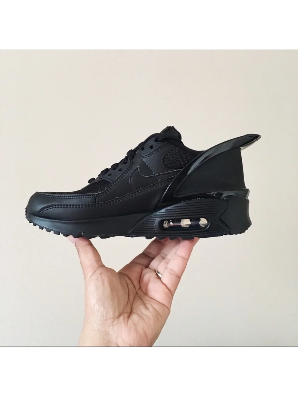 Nike Air Max 90 FlyEase Triple Black Sneakers 5Y / 6.5 Women